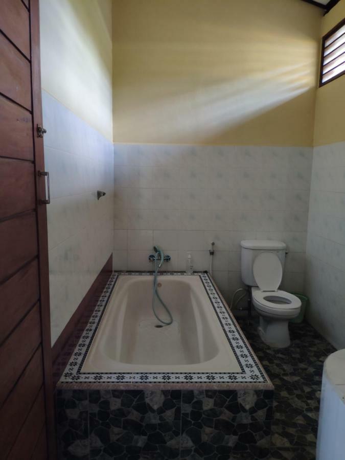 Rijasa Homestay 卡朗阿森 外观 照片